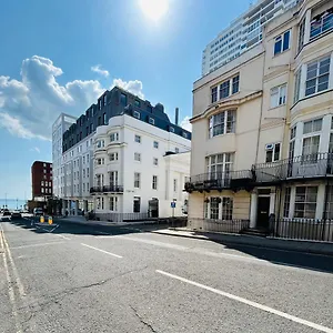 Two Top Central Beach Studios - Also Separate Spa Cabin And Watersports Brighton
